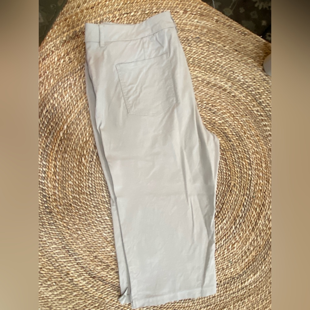 Ruby Rd. Tan cropped pants. 24W